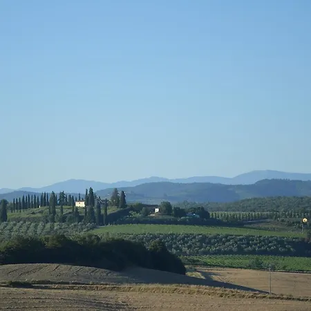 Crete Senesi بيت ضيافة 3*